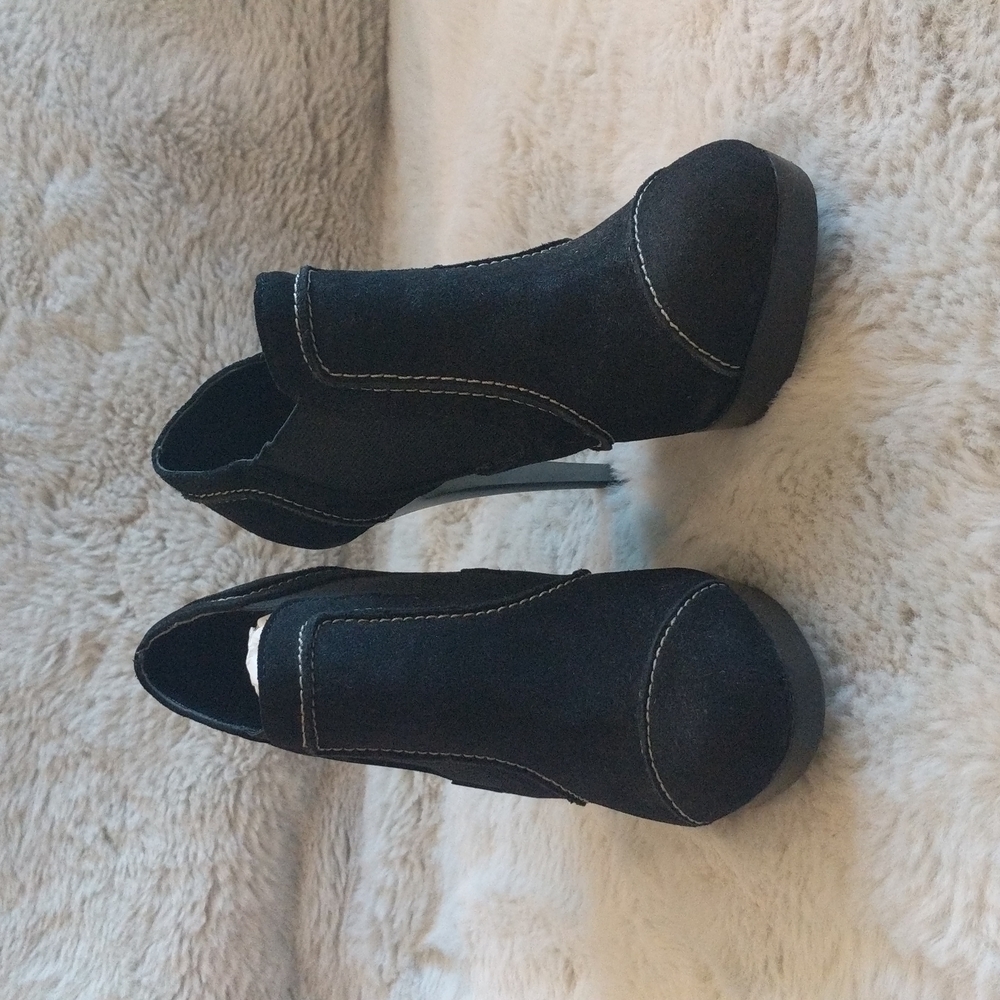 Charles David, size 6, black